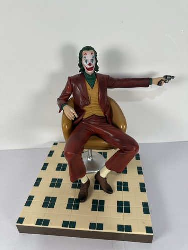 Joker arthur chair sitting - joker,