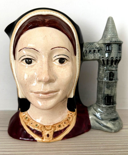 Royal doulton large - royal, character