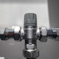 Bathroom 22mm Chrome Thermostatic Mixing Valve