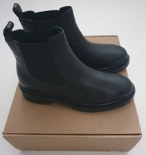 Dune Chelsea Boots. Poema