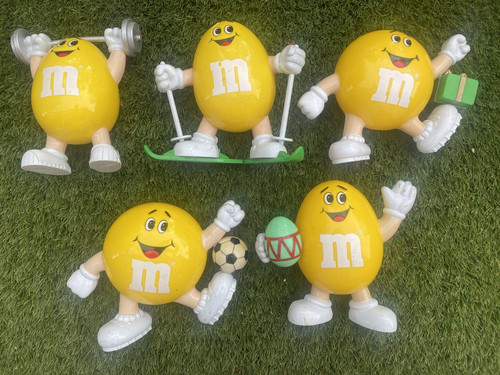 Large yellow plastic - large, (7'')