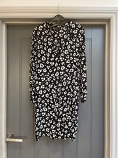Ladies Size 8 Black Floral