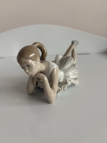 Porcelain figurine pensive - porcelain, "pensive