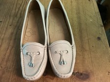 Marks&Spencer Ladies Foot Glove Cream Shoes Size 4 1/2