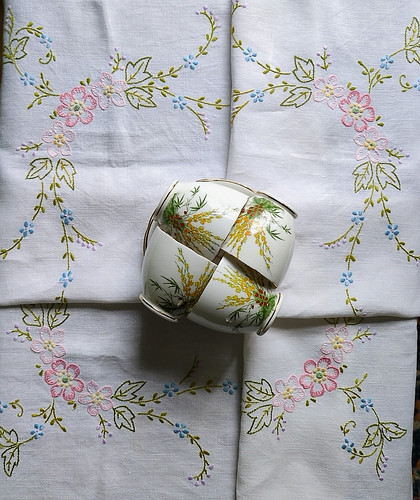 Pretty vintage linen tea - pretty,