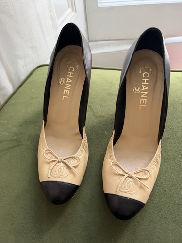 Chanel heels size black and - heels,