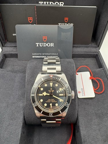 Tudor black bay 41mm - black,