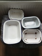 Vintage Job Lot 4 Enamel Pie / Baking Dishes – Three White, One Light Blue 