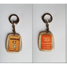 newspaper keychain Paris daily