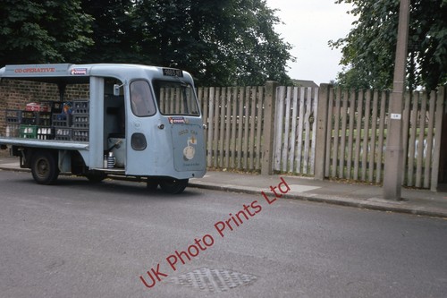 Photo 12x8 electric milk float - photo,