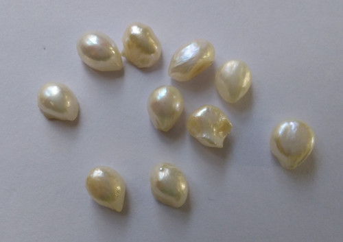 Iridescent white freshwater - white,