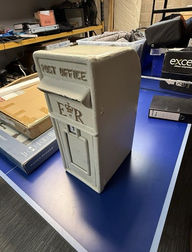 Cast iron royal mail post - royal,