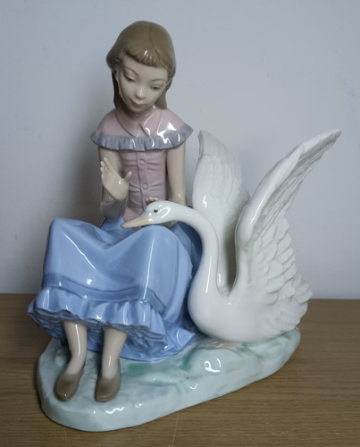 Nao lladro girl with - lladro, swan