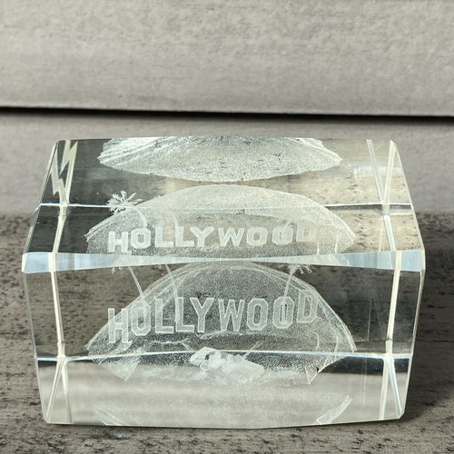 Hollywood memorabilia - 3d,