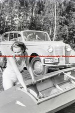 F000512 Young woman pulling a