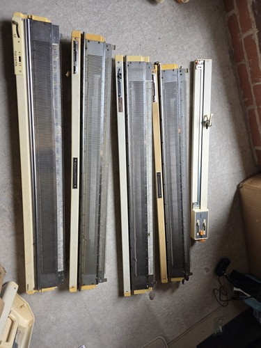 Job lot knitting machine - knitting,