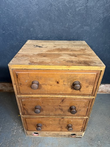Chest drawers wooden - chest, bank