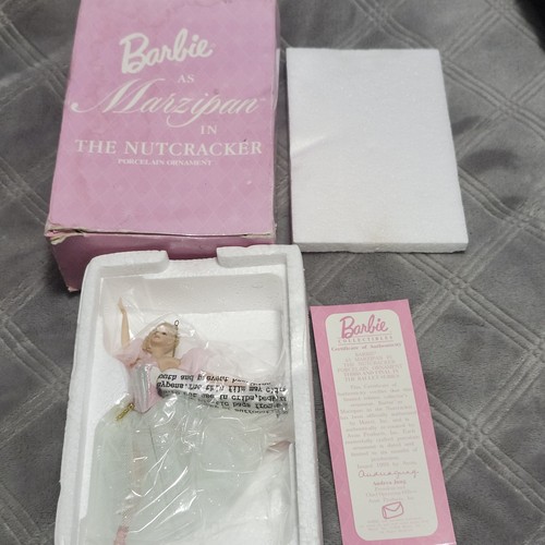 Avon 1999 barbie - barbie, in