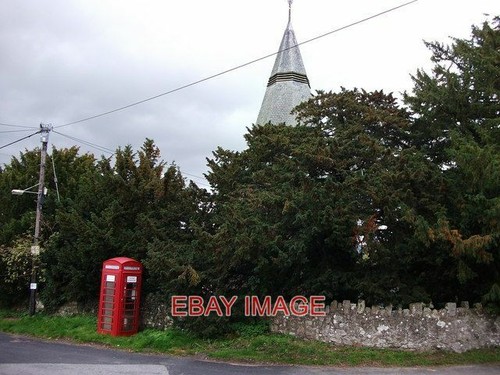 Photo old red telephone - photo,