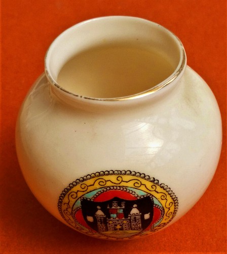 Crested ware pot a model - pot,