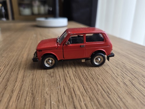Lada niva 2121 - 1:43,