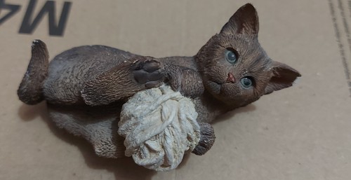 Fraser creations cat playing - cat,