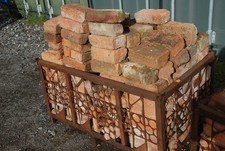 PALLET OF APPROX 120 MIXED RECLAIMED HANDMADE BRICKS CLEANED AND READY TO USE