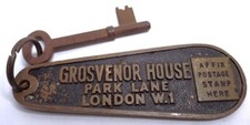 ANTIQ GROSVENOR HOUSE LONDON ENGLAND LUXURY HOTEL LARGE BRASS SKELETON KEY & FOB