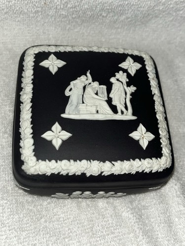 Vtg wedgwood black basalt - vtg,