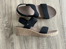 Skechers Arch Fit Beverlee Wedge Sandals.  Size UK  7. Black 