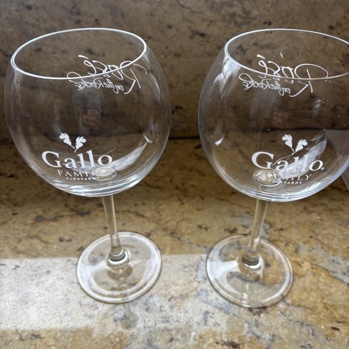 Pair gallo rose on the - pair,