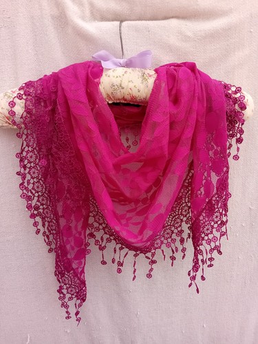 Pretty lacy mesh - pretty, taselled