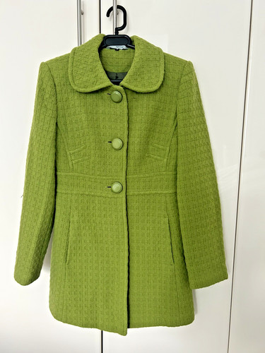 Women red herring green - red,