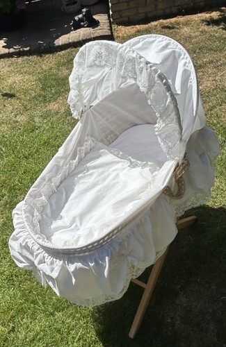 Wicker moses basket with - ,