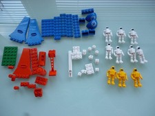 Vintage Tente Construction Toy Astro Space Figures And Parts ideal for diorama