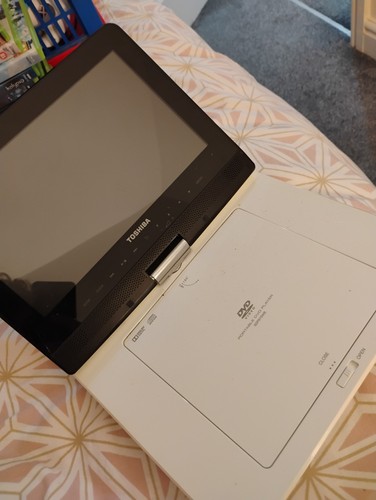 Toshiba sdp97swb portable - sdp97swb, 9"
