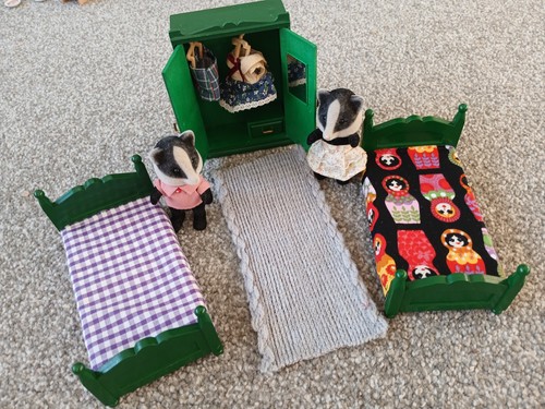 Sylvavian families green - families.,