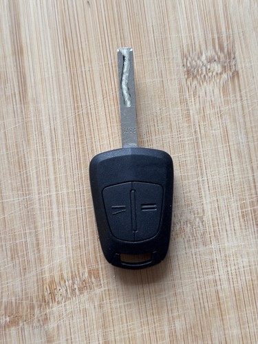 Vauxhall button remote key - 2,