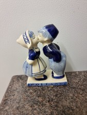 Delfts Blue Kissing Children Holland Figurine Blue White Hand Paint Vintage 4.5"