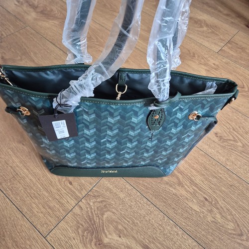 River island - river,