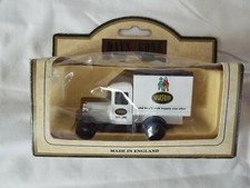 Days Gone 51001 1934 Chevrolet Box Van Start Rite Shoes