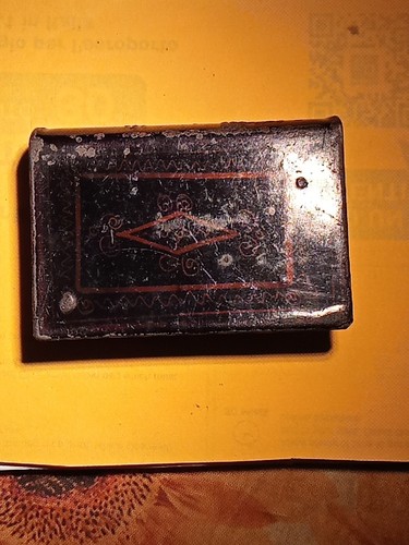 Vintage tin plate - snuff, box/