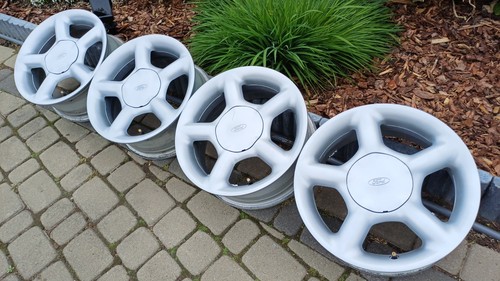 Ford cosworth look rs5 - ford,