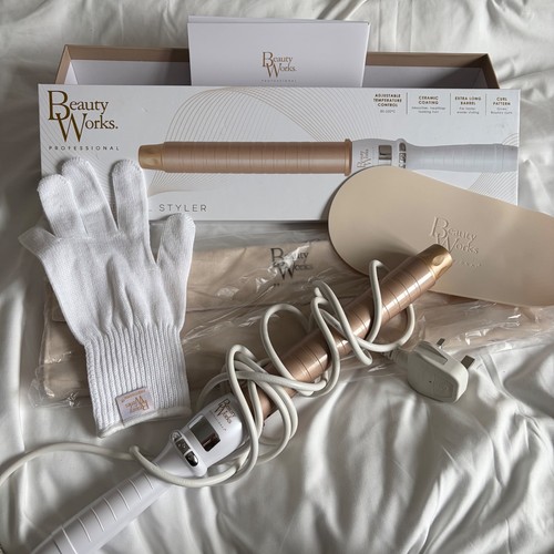 Beauty works molly - works,