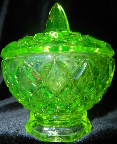 Green vaseline uranium glass - green,