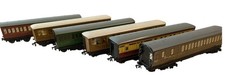 Vintage 6 Hornby Dublo Suburban Coaches Gauge 00 Collectable Models