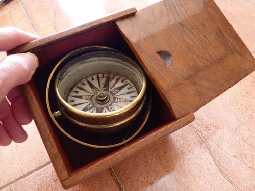 Antique yacht compass - -, brass