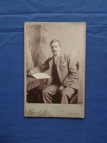 Cabinet card man - ,
