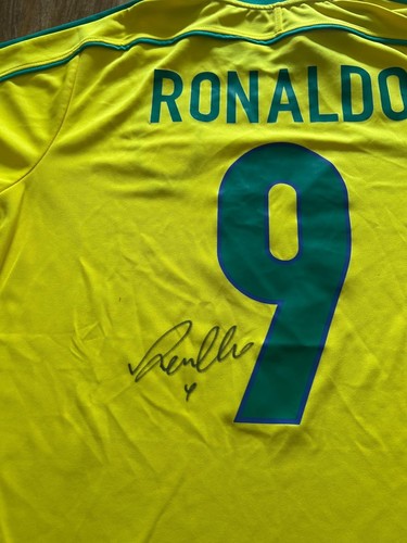 Ronaldo nozario signed - r9,