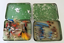 42 Vintage Single hook Fly Fishing Flies in 2 old green tins Excellent Condition